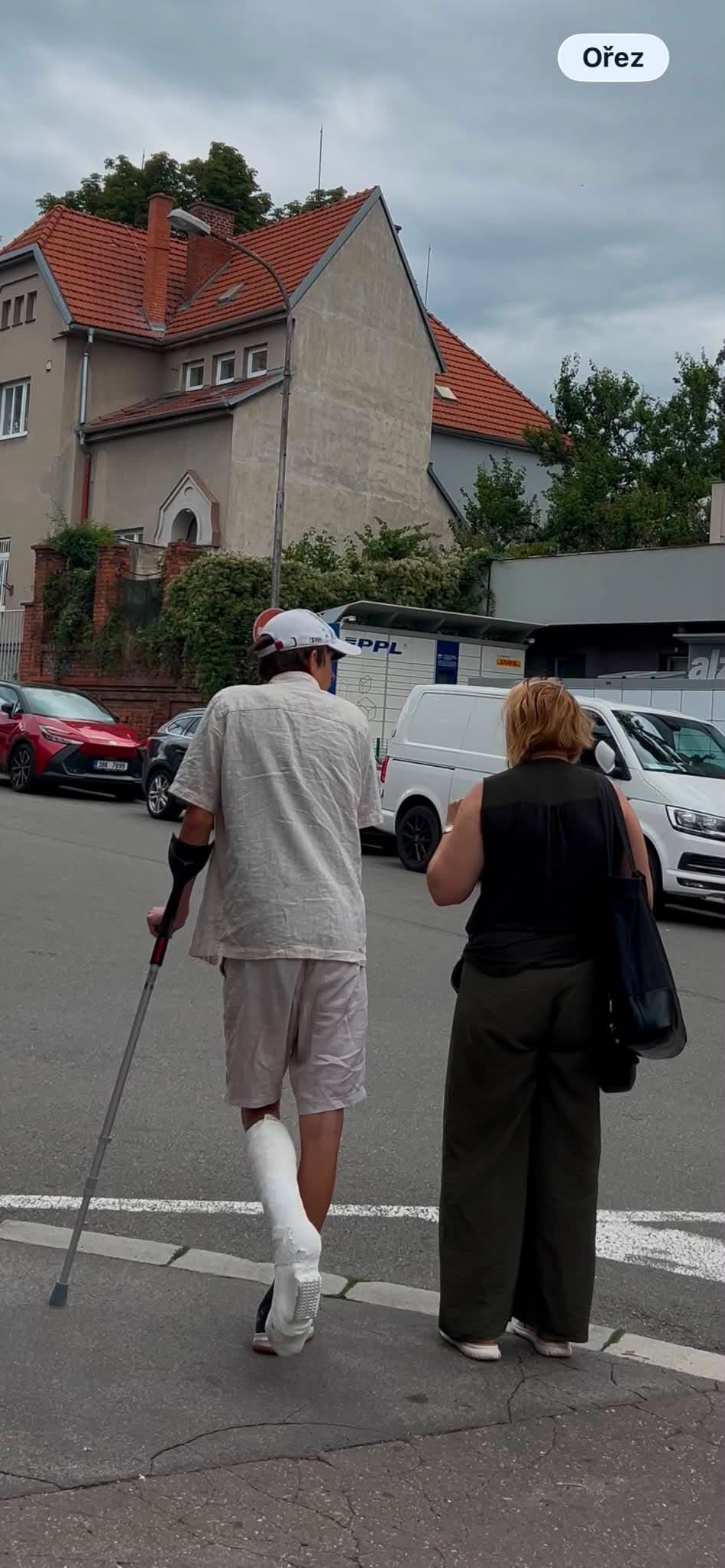 Man fresh slwc leaving hospital video