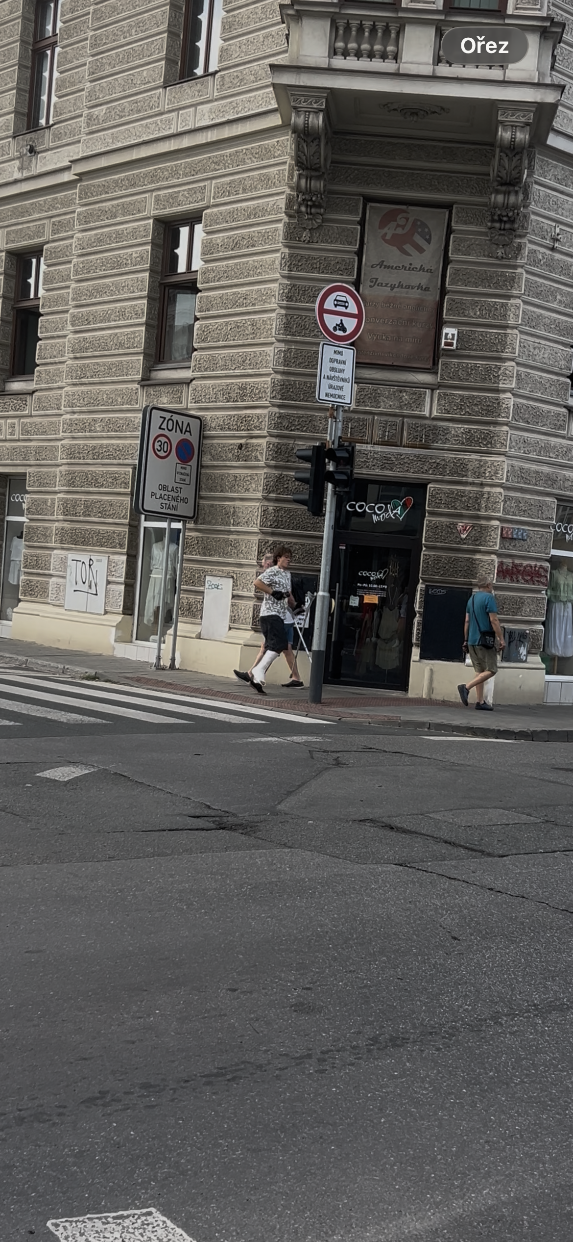 Man slc crutching on street video